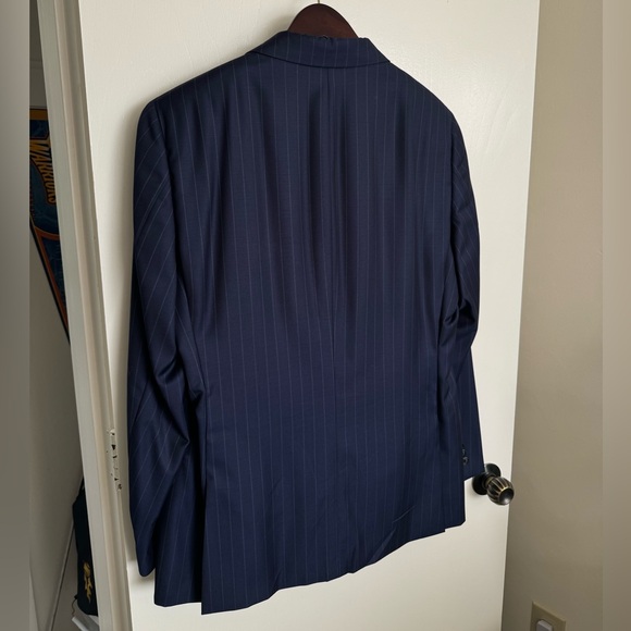 Hickey Freeman | 40R | Suit | Navy Jacket & Pants - Picture 3 of 8